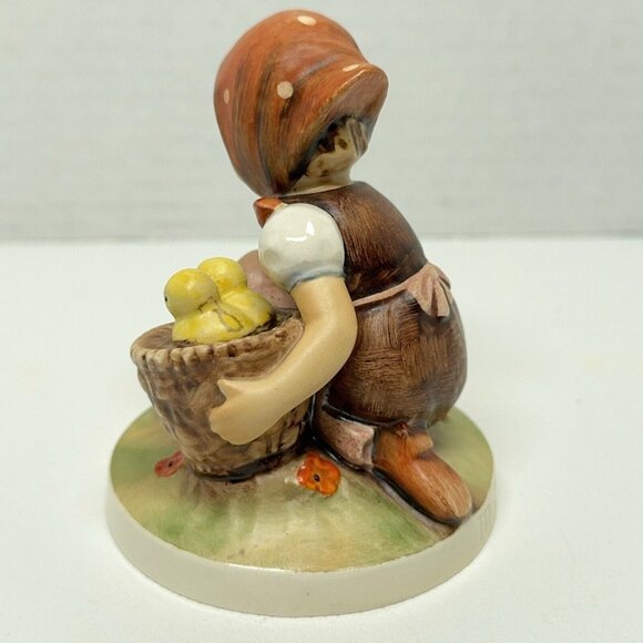 MJ Hummel Figurine Chick Girl 57/0 Yellow Chicks Basket W Germany 1960 - 1972 - Picture 4 of 10